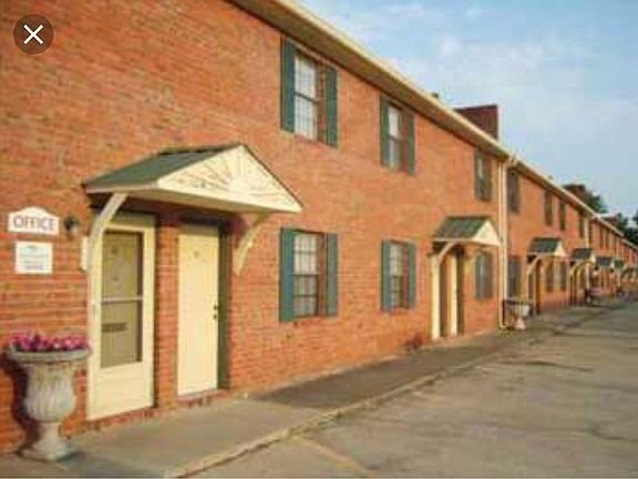 3 bed / 2 bath at 201 Lynn Lane