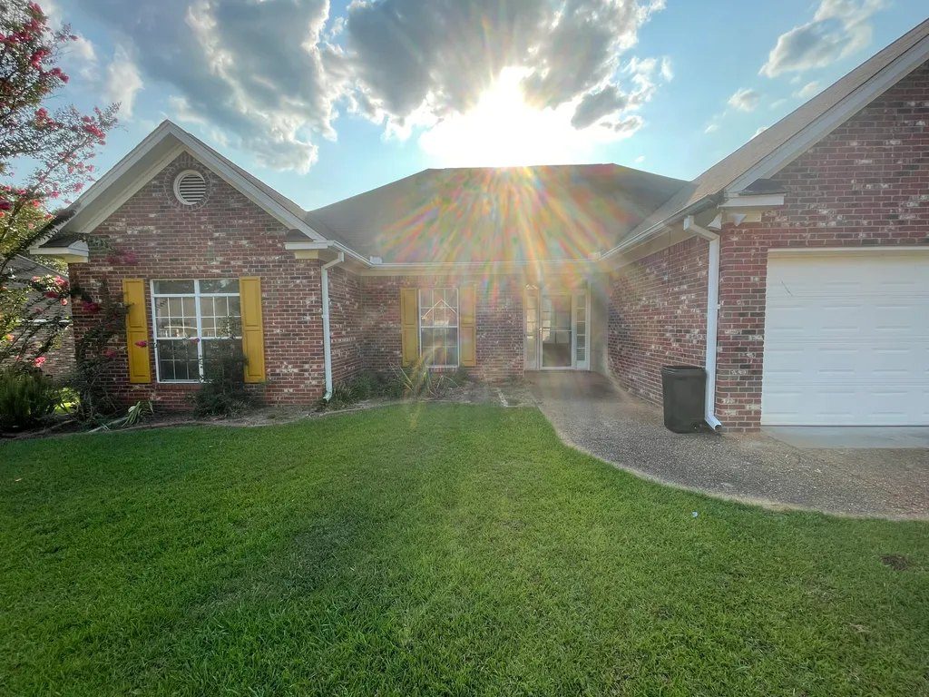 414 Old Town Circle, Starkville